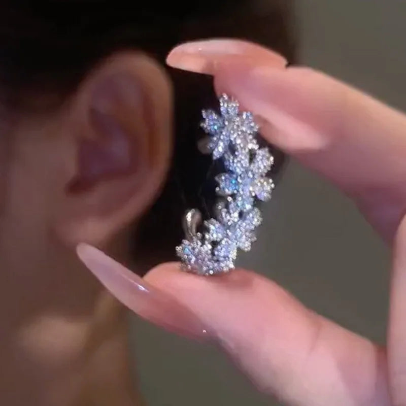 Sparkling Crystal Flower Ear Clip Earrings for Women Y2K Non Pierced Ear Cuff Wedding Party Gift Ear Hanging Jewelry Accessories